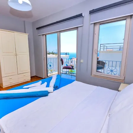 Center 4 Bedroom 8119 Villa