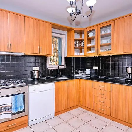 Center 4 Bedroom 8119