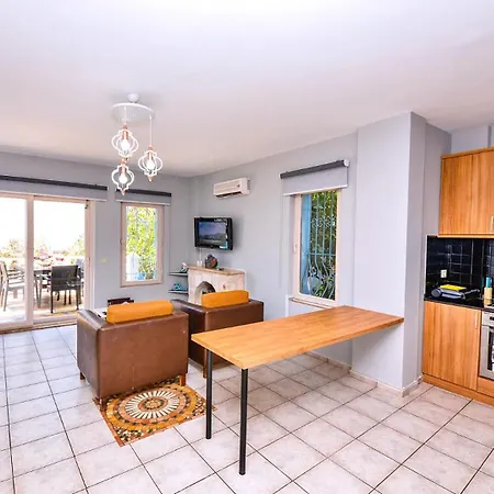Center 4 Bedroom 8119 Villa *